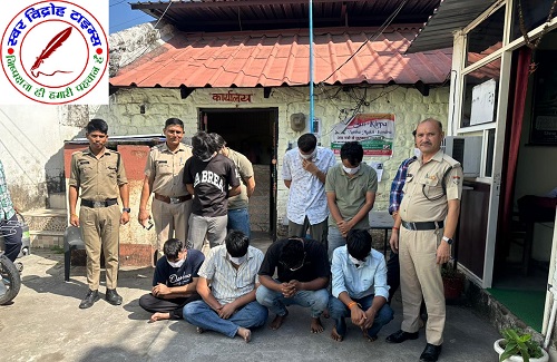 SOG / मुखानी पुलिस ने हार-जीत की बाजी लगाकर जुआ खेलने वाले 09 युवकों को किया गिरफ्तार ! 52 ताश पत्तों की गड्डी संग बरामद किए 81 हज़ार ! आगामी दीपावली पर्व के दृष्टिगत SSP NAINITAL के कड़े निर्देश में नैनीताल पुलिस की असामाजिक तत्वों पर कड़ी निगरानी, छापेमारी में 09 जुआरियों की हुई गिरफ्तारी !