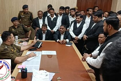 पुलिस के खिलाफ अधिवक्ताओं ने SSP कार्यालय पर किया प्रदर्शन !