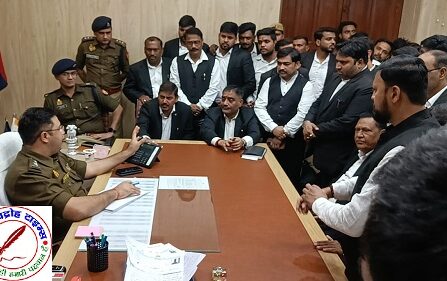 पुलिस के खिलाफ अधिवक्ताओं ने SSP कार्यालय पर किया प्रदर्शन !