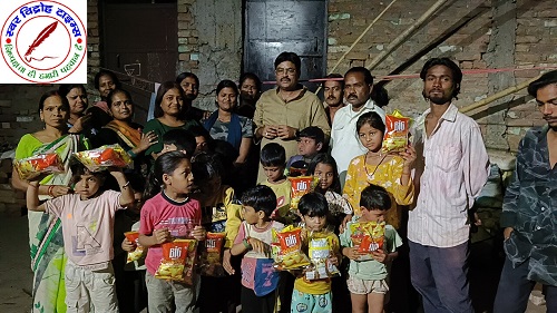 पार्षद समद गुफरान ने दलित बस्ती में बच्चों के साथ खेली होली ! उपहार पाकर खिल उठे बच्चों के चेहरे !