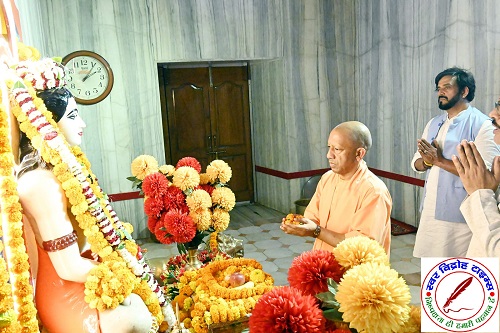 CM योगी ने दर्शन-पूजन कर सभी के कल्याण की प्रार्थना की !