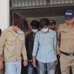 काठगोदाम के खेड़ा में हुए जेवरात चोरी का SP सिटी ने किया पर्दाफाश ! घर से चोरी कर गोलानदी के पास जंगल मे गड्ढे में छुपाये थे जेवर ! 03 शातिर चोर चढ़े काठगोदाम पुलिस के हत्थे ! शतप्रतिशत बरामदगी पर SSP नैनीताल ने पुलिस टीम को किया पुरूस्कृत !