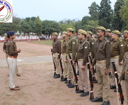 SP पीलीभीत द्वारा शुक्रवार की परेड एवं पुलिसकर्मियों की कार्यप्रणाली का निरीक्षण !