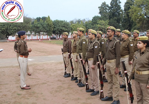 SP पीलीभीत द्वारा शुक्रवार की परेड एवं पुलिसकर्मियों की कार्यप्रणाली का निरीक्षण !