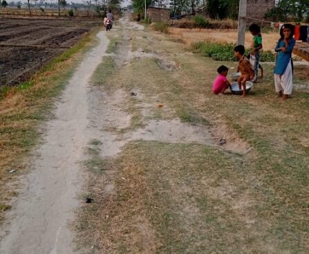 पक्की रोड न बनाने पर अप्रैल में बिशाल धरना - प्रदर्शन की चेतावनी !