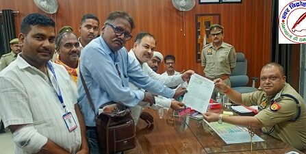 पुलिस व माफियाओं का गठजोड़ लोकतंत्र के चौथे स्तंभ के लिए बना ख़तरा ! ग्रापए ने पत्रकार उत्पीड़न के खिलाफ DM - SP को सौंपा ज्ञापन ! राजगढ़ थानाध्यक्ष व बालू माफियाओं के खिलाफ कार्यवाही न होने पर SP कार्यालय पर होगा आमरण अनशन ! DM - SP ने कार्यवाही का दिया आश्वासन !