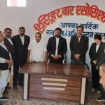 डिस्ट्रिक्ट बार एसोसिएशन सोनभद्र द्वारा अधिवक्ता के निधन शोक सभा कर श्रद्धांजलि दी !