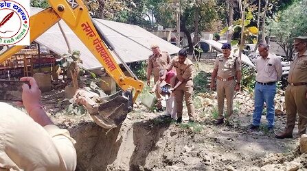 थाना नगरा पुलिस द्वारा मा0 न्यायालय के आदेशानुसार कुल 239 अभियोगों से सम्बन्धित लगभग 2683.6 लीटर अवैध शराब का विनष्टीकरण कराया गया !