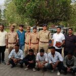 25 लाख के जेवर की लूट का पुलिस ने किया पर्दाफाश ! पांच लूटेरो को पुलिस ने गिरफ्तार कर भेजा सलाखों के पीछे लूट का सारा माल बरामद ! राजघाट पुलिस, स्वाट टीम और एसओजी टीम के संयुक्त प्रयास से पकड़े गए लूटेरे ! SP सिटी अभिनव त्यागी और सीओ कोतवाली ओंकार दत्त तिवारी ने प्रेस वार्ता कर दी जानकारी !
