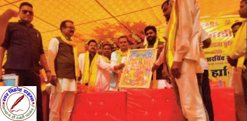 महाराजा सुहेलदेव राजभर की मूर्ति का अनावरण बुधवार राष्ट्रीय प्रमुख सचिव डॉ. अरविंद राजभर ने किया !