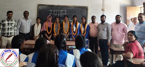 दीपशिखा गर्ल्स इंटर कॉलेज पीपीगंज में यूoपीo बोर्ड 2025 परीक्षा पास मेधावी छात्राओं हेतु सम्मान समारोह आयोजित !