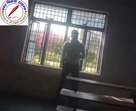 आगरा के डॉ. भीमराव अंबेडकर विश्वविद्यालय में नकल का वीडियो वायरल, परीक्षा व्यवस्था पर उठे सवाल !