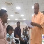 "प्लीज़... मेरा स्कूल में एडमिशन करा दीजिए", सीएम योगी से मासूम बच्ची की गुहार, मुस्कुराकर दिया दिल जीतने वाला जवाब !