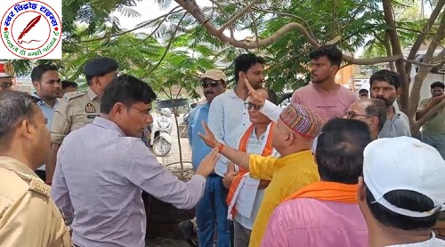 SDM और वरिष्ठ समाजसेवी के बीच भयंकर गहमा गहमी ! वीडियो वायरल !