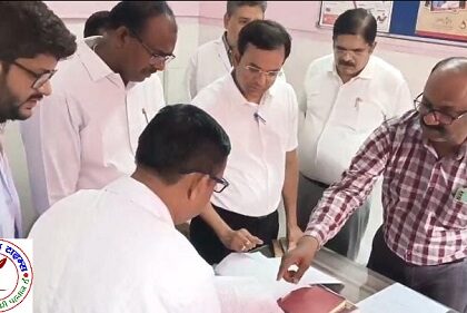 DM ने किया जिला अस्पताल महाराजगंज का आकस्मिक निरीक्षण, व्यवस्थाओं में सुधार के दिए निर्देश !