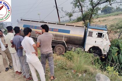 ड्राइवर की आंख लगने के कारण ट्रक गिरा खाई में !