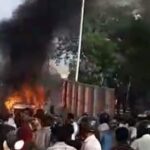 फ्लाईओवर पर गाड़ी धू धू कर जल उठी ! सवार लोग बाल बाल बचे !