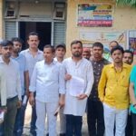 अघोषित बिजली कटौती से त्रस्त उपभोक्ताओं ने घेराव कर विभागीय कार्यालय पर प्रदर्शन किया !