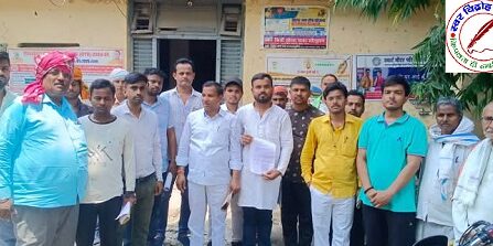 अघोषित बिजली कटौती से त्रस्त उपभोक्ताओं ने घेराव कर विभागीय कार्यालय पर प्रदर्शन किया !