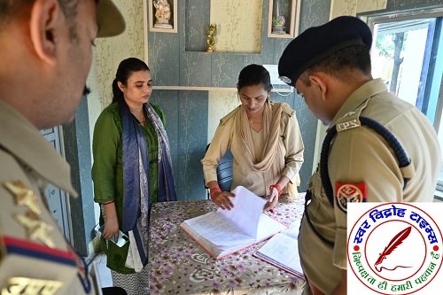 पुलिस अधीक्षक महाराजगंज द्वारा किया गया थाना फरेंदा का आकस्मिक निरीक्षण !