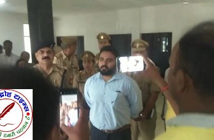 13 दिनो से बिजली की अघोषित कटौती से क्षुब्ध रहवासियो टेंट लगा कर ग्रामीण सड़क पर बैठे !