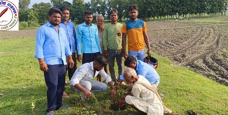 शिव मंदिर पर सहभागिता करते हुए वृक्षारोपण किया गया एक पेड़ मां के नाम !