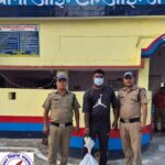 75 पाउच लगभग 55 ली0 अवैध कच्ची शराब के साथ अभि0 गिरफ्तार !