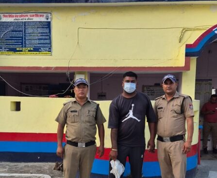 75 पाउच लगभग 55 ली0 अवैध कच्ची शराब के साथ अभि0 गिरफ्तार !