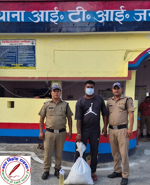 75 पाउच लगभग 55 ली0 अवैध कच्ची शराब के साथ अभि0 गिरफ्तार !