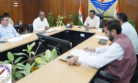 मुख्य सचिव ने सचिवालय में सहकारिता विभाग की समीक्षा की !