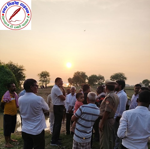 जिलाधिकारी ने चुनार क्षेत्र के रामगढ़ कलां गांव स्थित गंगा घाट पर बाढ़ का किया निरीक्षण !
