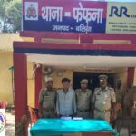 थाना फेफना जनपद बलिया पुलिस द्वारा आर्म्स एक्ट से सम्बन्धित 01 नफर अभियुक्त को किया गया गिरफ्तार, कब्जे से 01 अदद अवैध पिस्टल 30 बोर व 05 अदद जिन्दा कारतूस 30 बोर किया गया बरामद ।