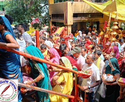 शारदीय नवरात्रि के प्रथम दिन बड़ी शीतला माता धाम में पहुंची श्रद्धालुओं की भीड़ !