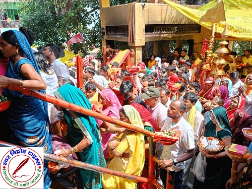 शारदीय नवरात्रि के प्रथम दिन बड़ी शीतला माता धाम में पहुंची श्रद्धालुओं की भीड़ !