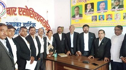 डिस्ट्रिक्ट बार एसोसिएशन वेलफेयर ट्रस्ट अपने सभी सदस्यों को काला कोट पेंट नि:शुल्क देगा ! डी बी ए को विकास कार्य हेतु ग्यारह रुपए का दान मिला !
