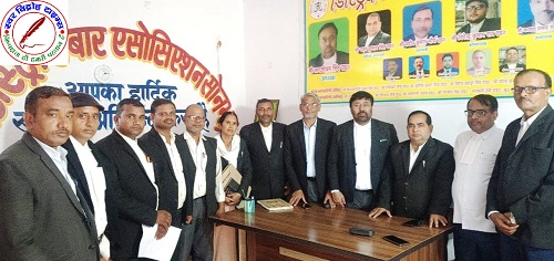 डिस्ट्रिक्ट बार एसोसिएशन वेलफेयर ट्रस्ट अपने सभी सदस्यों को काला कोट पेंट नि:शुल्क देगा ! डी बी ए को विकास कार्य हेतु ग्यारह रुपए का दान मिला !