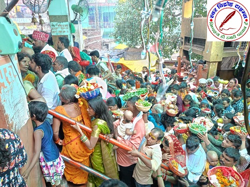 बड़ी शीतला माता का भव्य श्रृंगार देख भक्त हुए निहाल ! बेला, गुलाब, चमेली और गेंदा के फूल से किया गया मां का श्रृंगार !