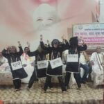मेरा भारत नशा मुक्त भारत अभियान के तहत आध्यात्मिक स्नेह मिलन एवं जनप्रतिनिधि सम्मान समारोह का आयोजन ! ब्रह्मकुमारी संस्था द्वारा एक माह से नशामुक्ति पर चलाया जा रहा है अभियान ! वाराणसी से आए कलाकारों व स्थानीय बच्चों द्वारा नशा मुक्ति पर प्रस्तुत गया गीत व नाटक !
