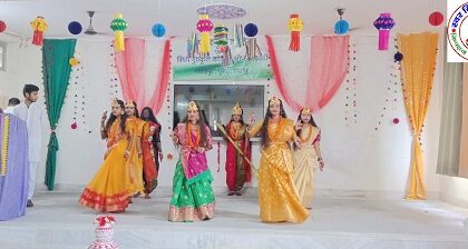 विंध्य गुरुकूल कॉलेज में नवरात्रि डांडिया गरबा का आयोजन ! छात्राओं ने नव दुर्गा के रूपों की भव्य प्रस्तुति कर मनमोहा !