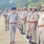 महाराजगंज में "साप्ताहिक परेड का आयोजन" ! SP ने ली परेड की सलामी ! पुलिसकर्मियों को शारीरिक फिटनेस और मधुर व्यवहार के दिए निर्देश ! रिक्रूटों के प्रशिक्षण / समस्याओं से हुए रूबरू, पुलिस लाइन का किया निरीक्षण !