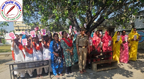 महिला सशक्तिकरण की दिशा में एक सराहनीय कदम उठाते हुए ! थाना बृजमनगंज, जनपद महराजगंज के अंतर्गत राम बख्श शांति देवी मॉडर्न हाईस्कूल में आज बहू-बेटी सम्मेलन का भव्य आयोजन किया गया ।