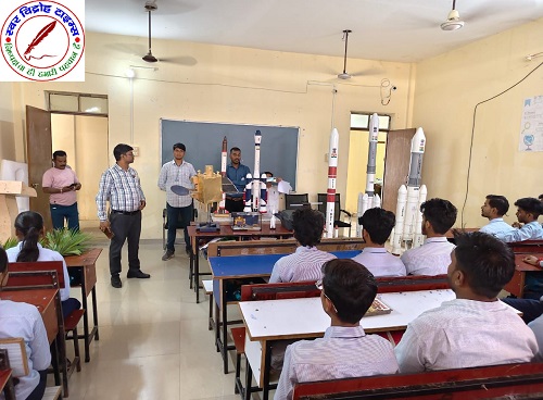 ITM में वर्कशॉप के माध्यम से राकेट सैटेलाइट के बारे में जानकारी दी गई ! राकेट सेटेलाईट को देखकर उत्साहित हुए विद्यार्थी !