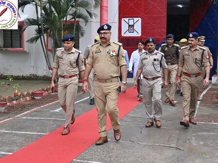 DG जेल, DIG जेल व SP महाराजगंज द्वारा जिला कारागार महाराजगंज का आकस्मिक निरीक्षण किया गया तथा सम्बन्धित को आवश्यक दिशा निर्देश दिये गये !