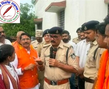 मंदिर में तोड़फोड़ से भड़का जनाक्रोश, पुलिस-प्रशासन के खिलाफ नारेबाजी !