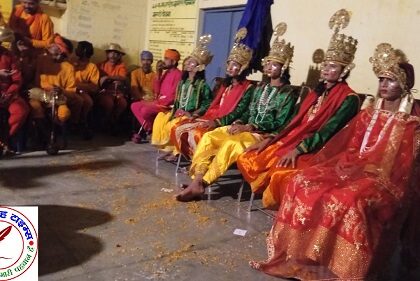 चारों भाइयों का मिलन देख नयन हुए सजल ! प्राचीन रामलीला समिति के भरत मिलाप का हुआ आयोजन ! अवधपुरी सुख दिन राम रघुनंदन आए, इतना सुनत भरत उठी धाए पाय न दर्शन पाय राम रघुनंदन आए, सुन दर्शक हुए भाव विभोर !