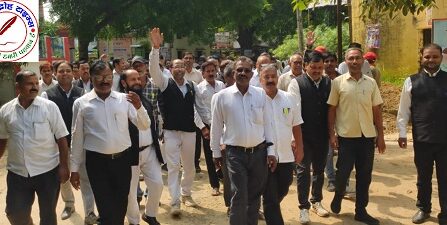 अधिवक्ताओं ने दूसरे दिन तहसील में चक्रमण, प्रदर्शन कर आक्रोश जताया !