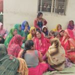 शव दरवाजे पर आर्थिक मुआवजे के लिए अड़े परिजन ! चुनार के चेराकपुरा स्थित मृतक के घर पर जुटी भीड़ !