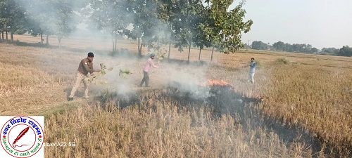 पराली जलाने वालों के विरुद्ध थाना बरगदवा पुलिस द्वारा की गई कार्यवाही !
