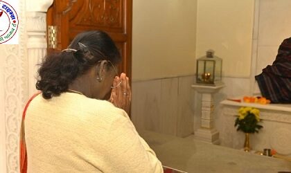 राष्ट्रपति द्रौपदी मुर्मु ने किया कैंची धाम में बाबा नीम करौरी महाराज के दर्शन, राष्ट्र की सुख-शांति के लिए की प्रार्थना !