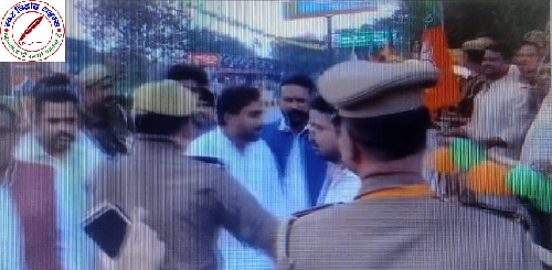 वाराणसी में फिर टकराव ! 24 घंटे में दूसरी बार आमने-सामने आई पुलिस और बीजेपी नेता के समर्थक !